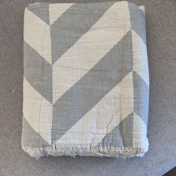 Fishbone flatwoven Turkish cotton light grey throw - Picture 2 of 4